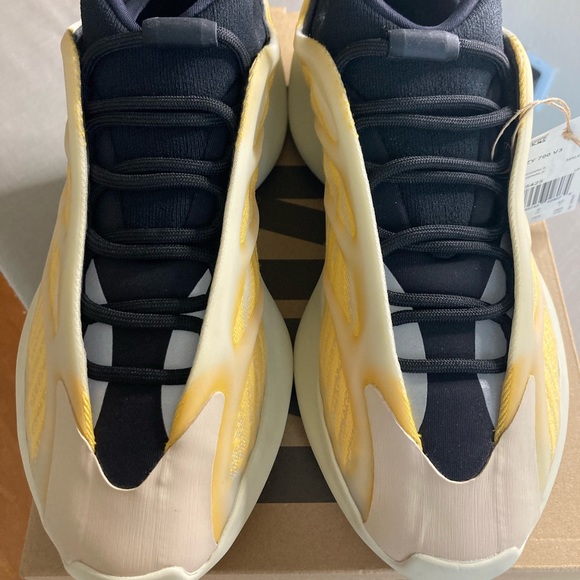 Yeezy Other - Yeezy 700